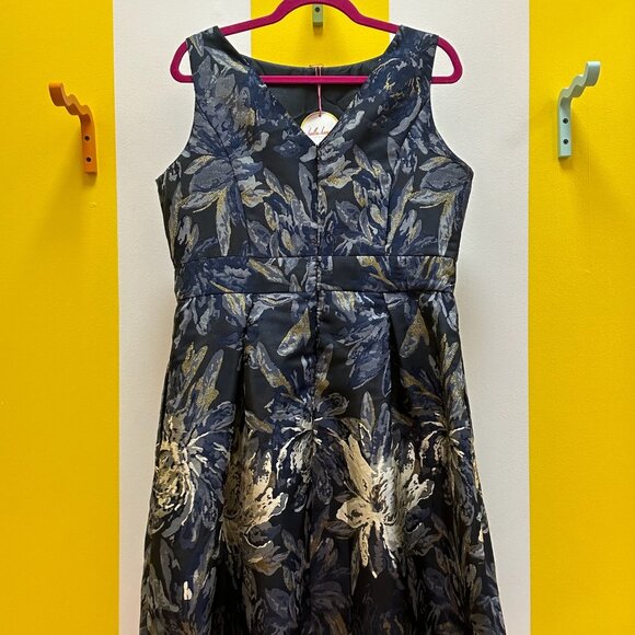 Navy Floral Formal Fit & Flare Sleeveless with deep v in the back Size 14 - Picture 3 of 6
